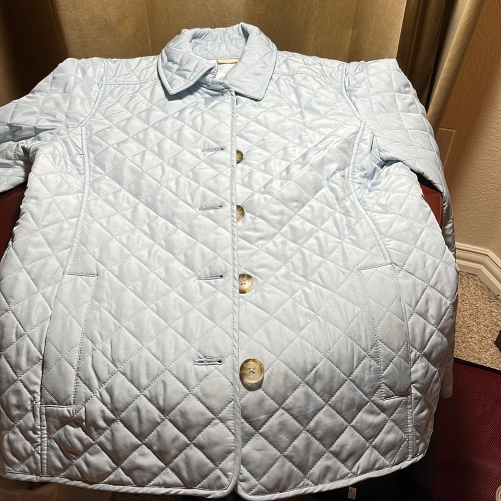 Women quilted women jacket. It’s new without tags, from Chico’s size 1=Medium.